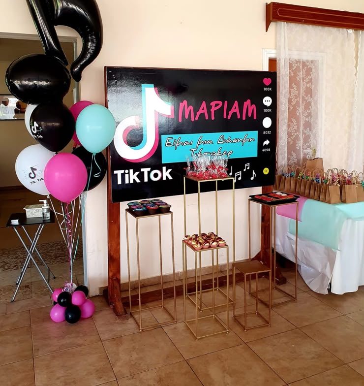 Πάρτι γενεθλίων με θέμα TikTok από την elegant design