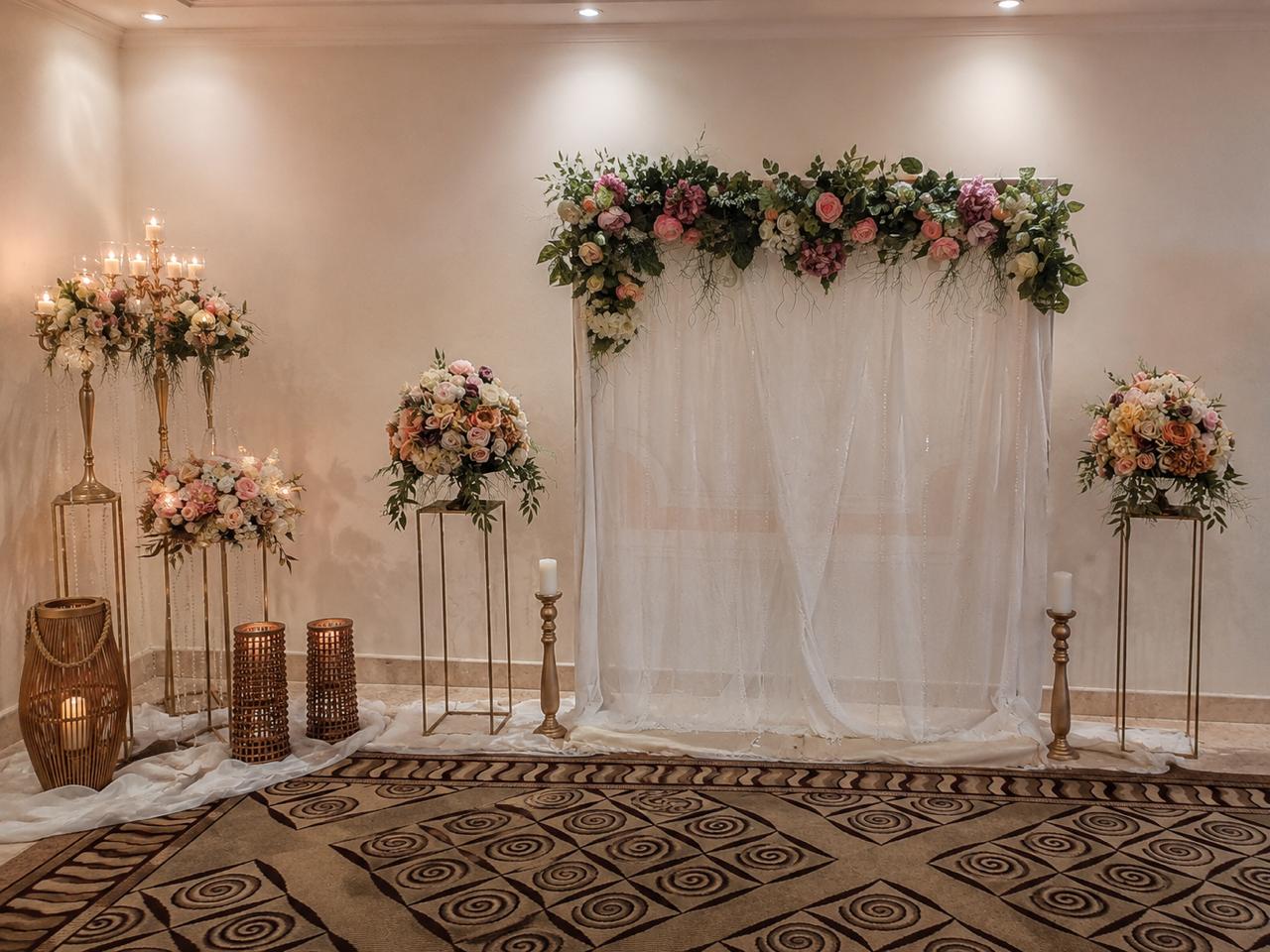 Στολισμός γάμου σε γέφυρα πισίνας από την elegant design